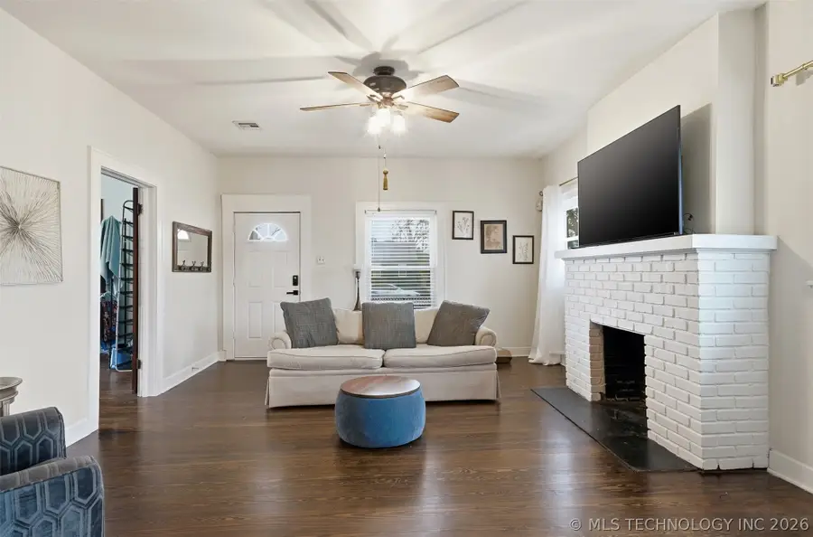 402 E 6th Street, Claremore, OK 74017 - #3