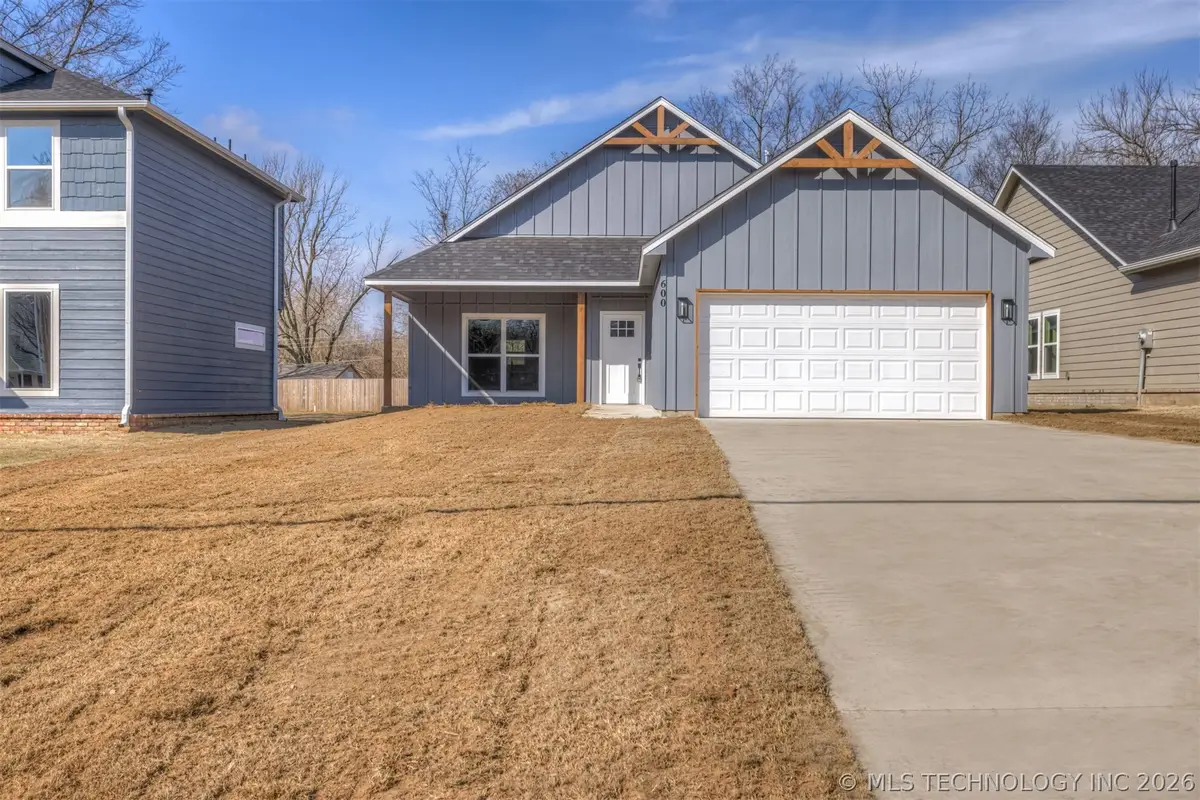 600 S Division Street, Coweta, OK 74429 - #1