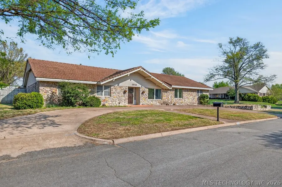2918 Longridge Lane, Bartlesville, OK 74006 - #2