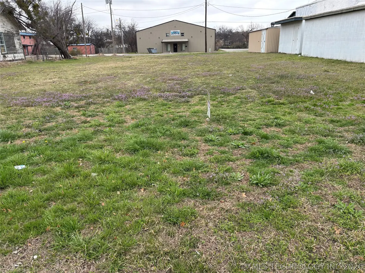 911 W Main Street, Ardmore, OK 73401 - #1