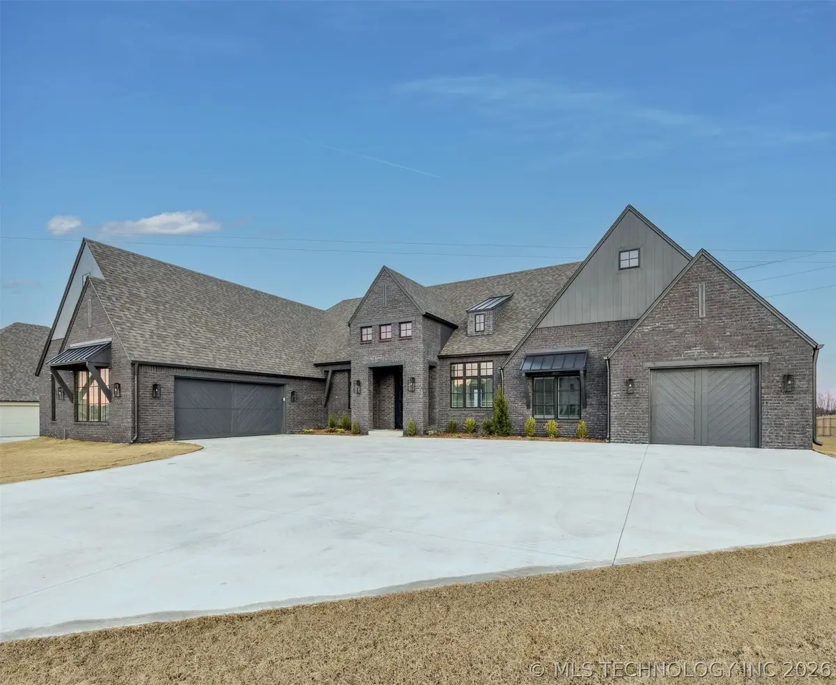 205 W 164th Place S, Glenpool, OK 74033 - #1