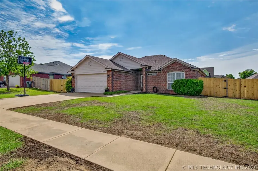 12027 N 108th East Avenue, Collinsville, OK 74021 - #3
