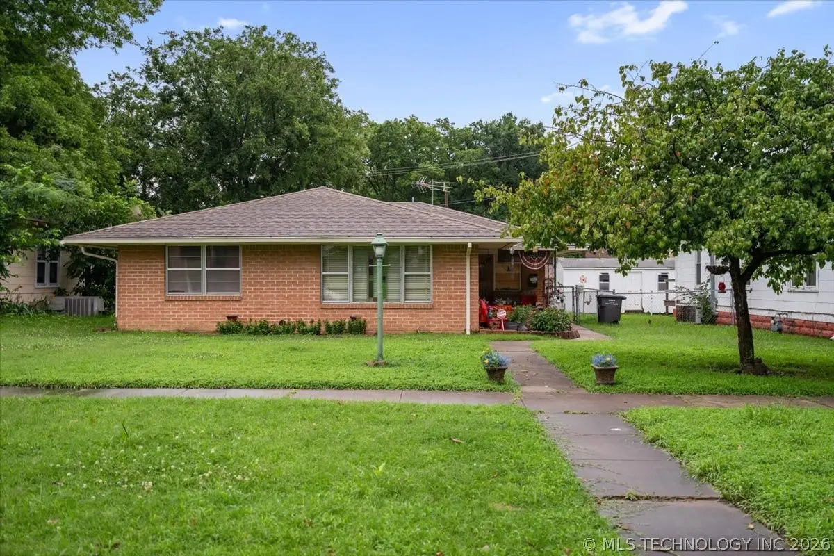 914 SE Delaware Avenue, Bartlesville, OK 74003 - #1