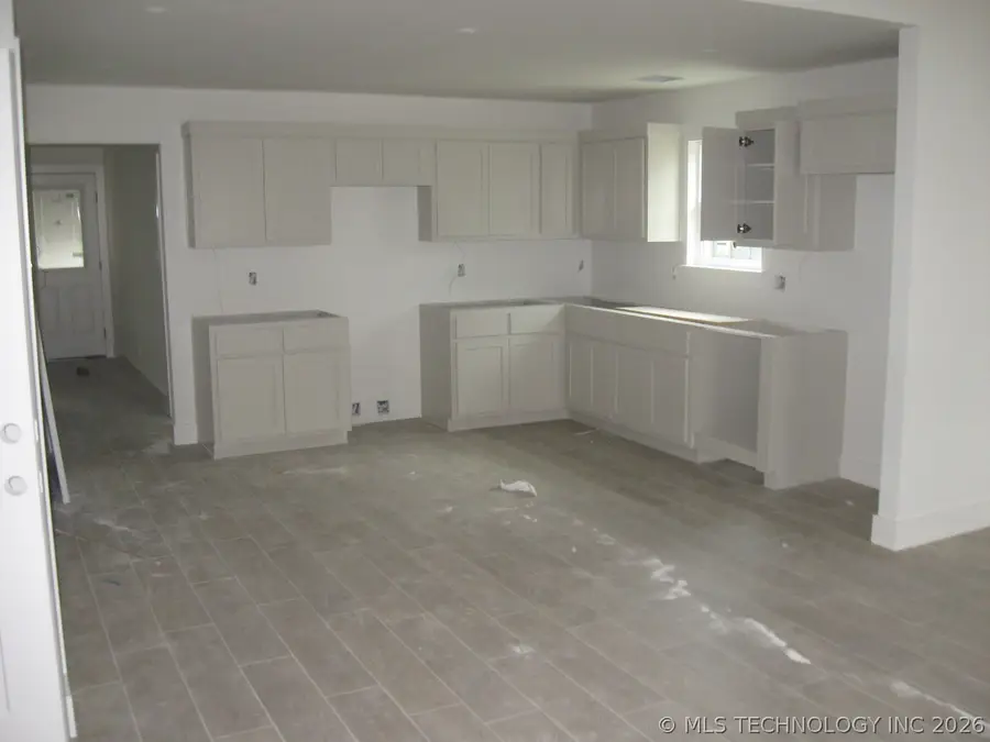 811 S Wood Street, Pryor, OK 74361 - #2