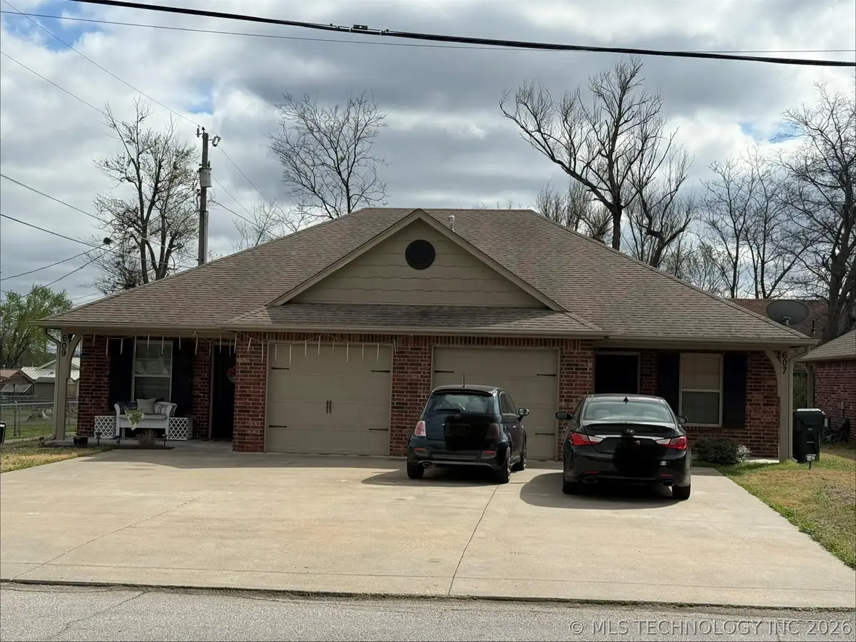 607 E 11th Street, Claremore, OK 74017 - #1