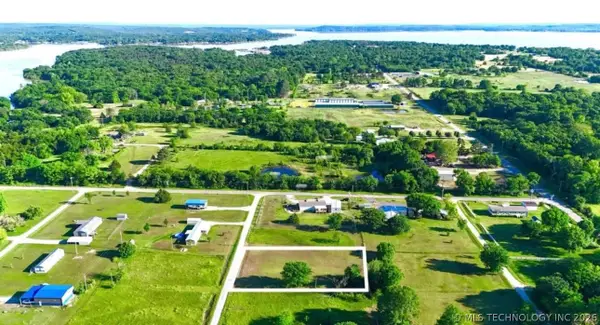 17 4201 Road, Eufaula, OK 74432