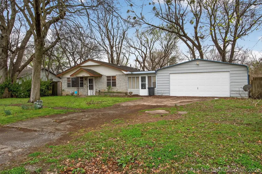 122 S Whitaker Street, Pryor, OK 74361 - #3