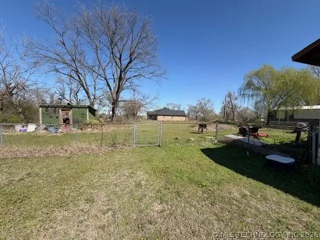 510 E Willow, Holdenville, OK 74848 - #2