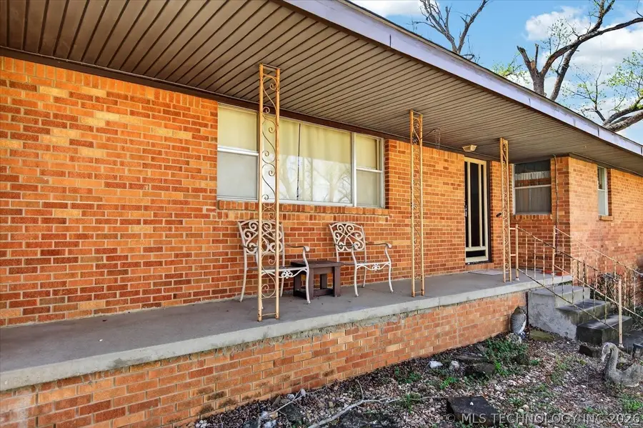 3939 Lakeview Drive, Bartlesville, OK 74006 - #3