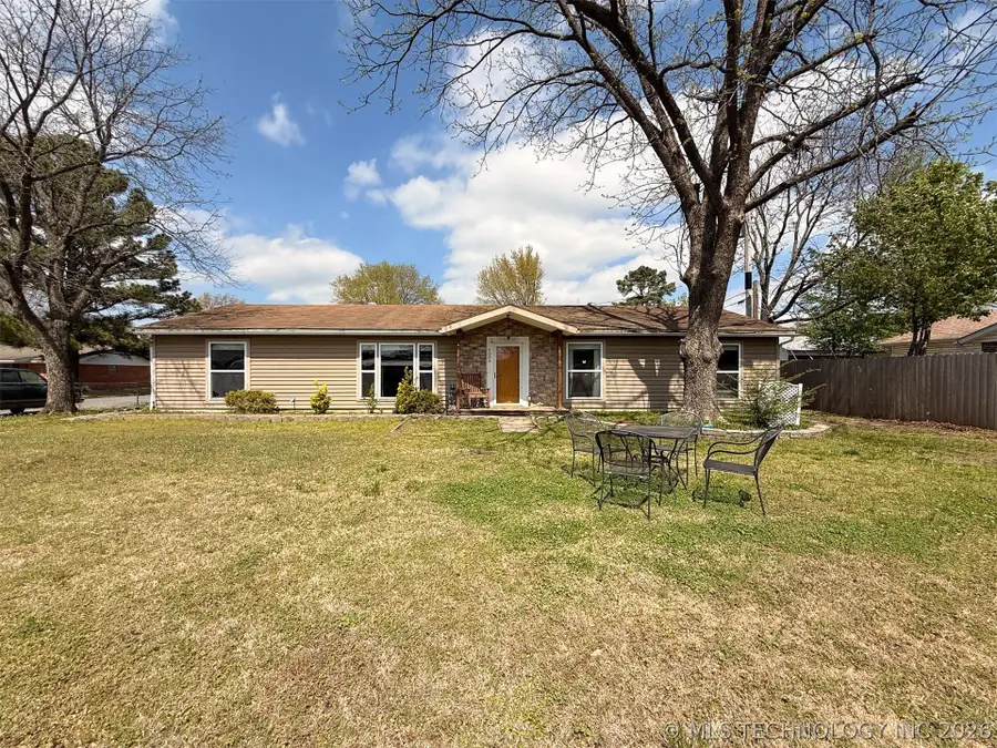 605 W Blair Avenue, Wilburton, OK 74578 - #3