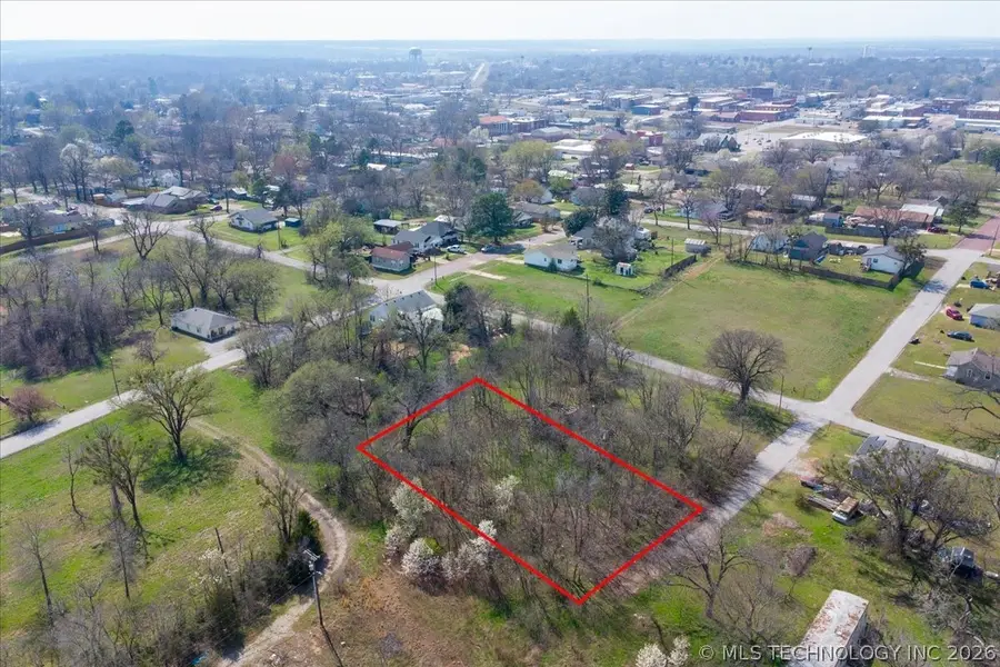 608 E 9th Avenue, Bristow, OK 74010 - #2