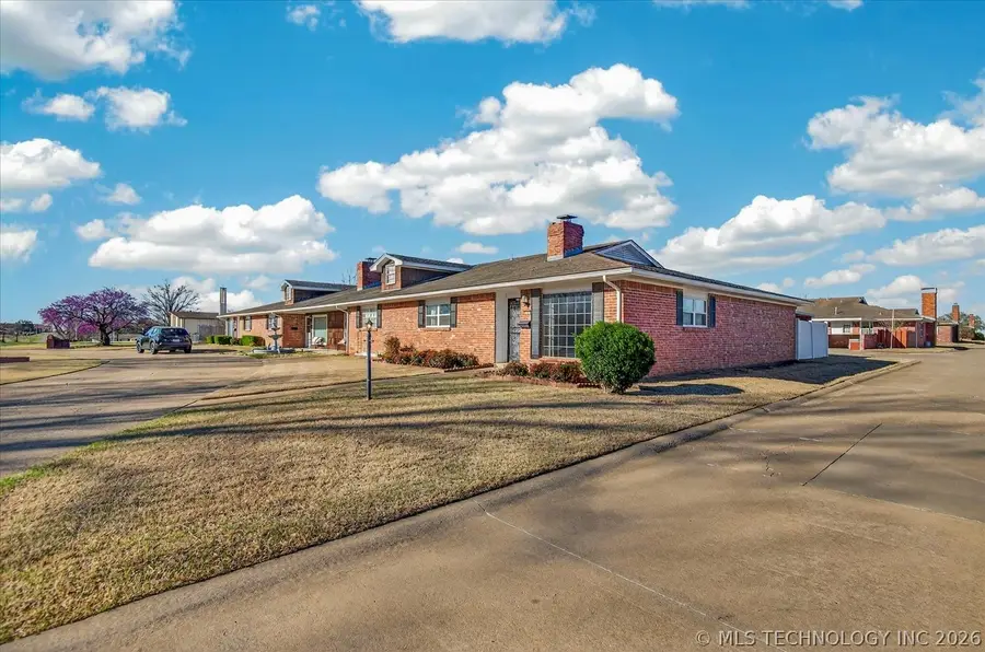 1401 SE Swan Drive, Bartlesville, OK 74006 - #2