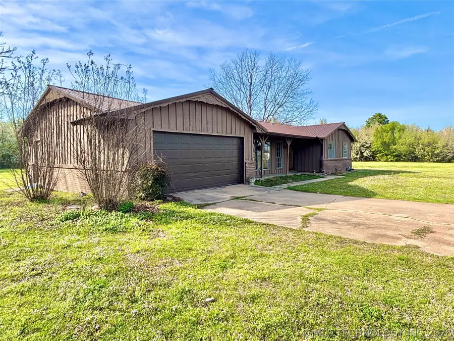 402 S Sockey Lane, Stigler, OK 74462 - #2