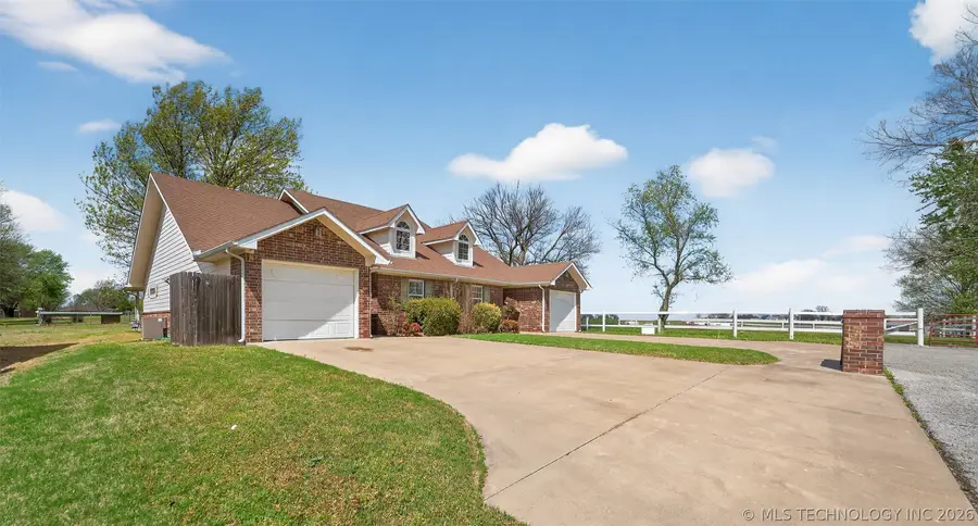 827 N Thompson Street, Vinita, OK 74301 - #3
