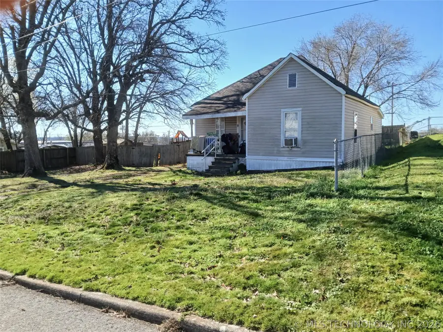 715 W Keetoowah Street, Tahlequah, OK 74464 - #2