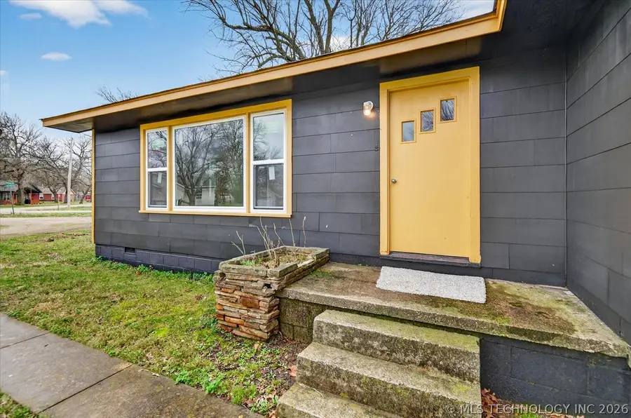 507 W Russell Avenue, Nowata, OK 74048 - #3