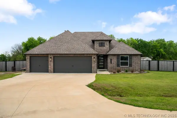 32302 E 67th Place S, Broken Arrow, OK 74014
