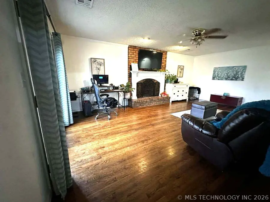 117 W 9th Place S, Claremore, OK 74017 - #3