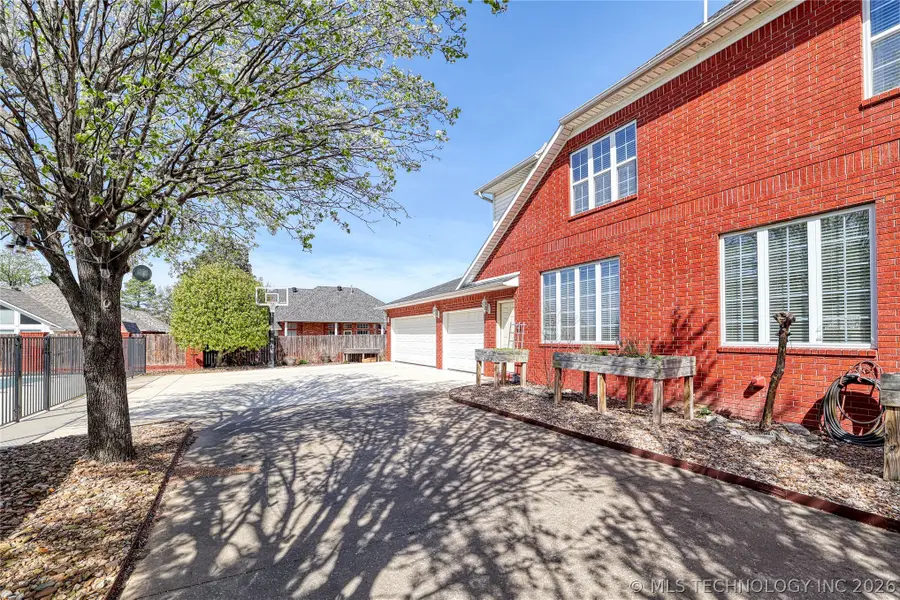 29 River Oaks Avenue, McAlester, OK 74501 - #3