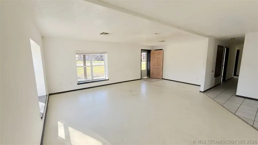 305 W Commercial Street, Inola, OK 74036 - #3