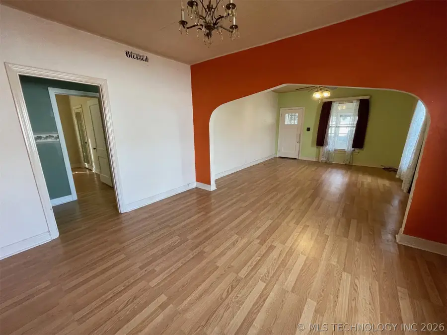 1002 E Thompson Avenue, Sapulpa, OK 74066 - #3