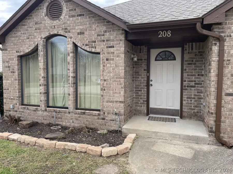 208 S Poplar Avenue, Broken Arrow, OK 74012 - #2