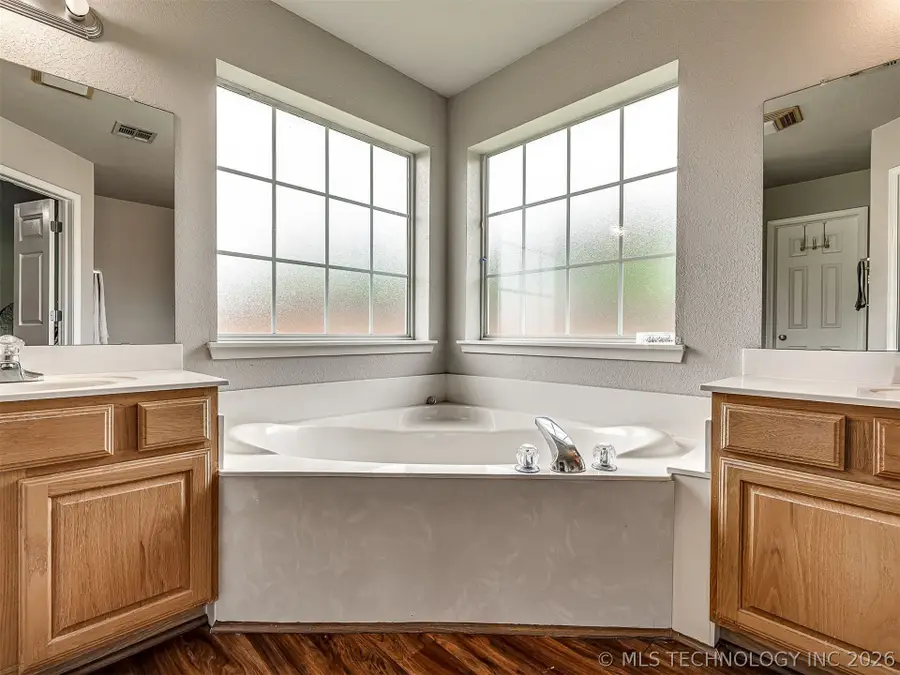 11226 S 274th East Avenue, Coweta, OK 74429 - #2
