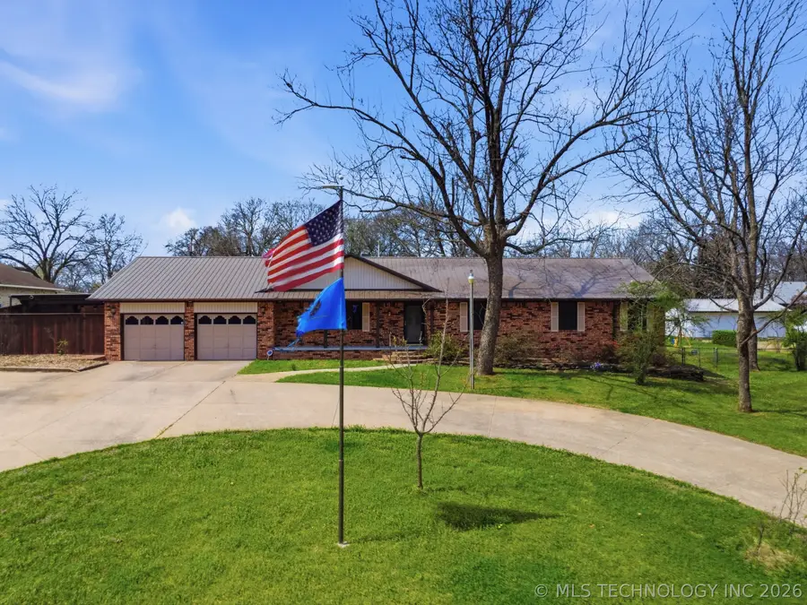 1001 N Hopi Street, Chouteau, OK 74337 - #2