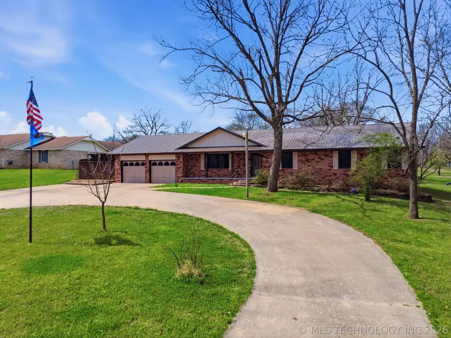 1001 N Hopi Street, Chouteau, OK 74337 - #3