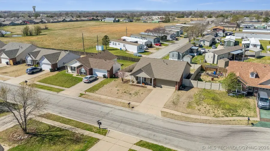 11214 N 118th East Avenue, Owasso, OK 74055 - #3