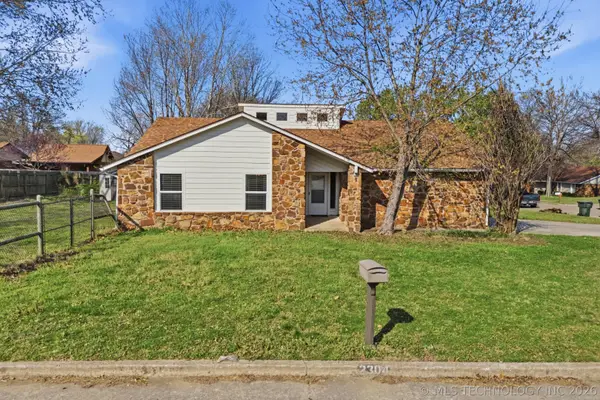 2304 N Dogwood Street, Owasso, OK 74055