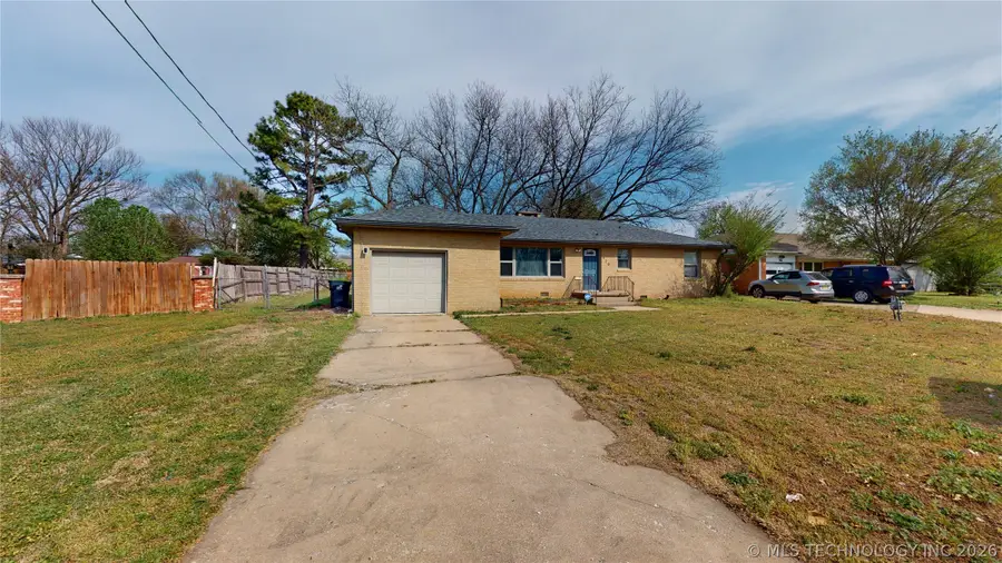 520 N Crownpoint Drive, Ada, OK 74820 - #2