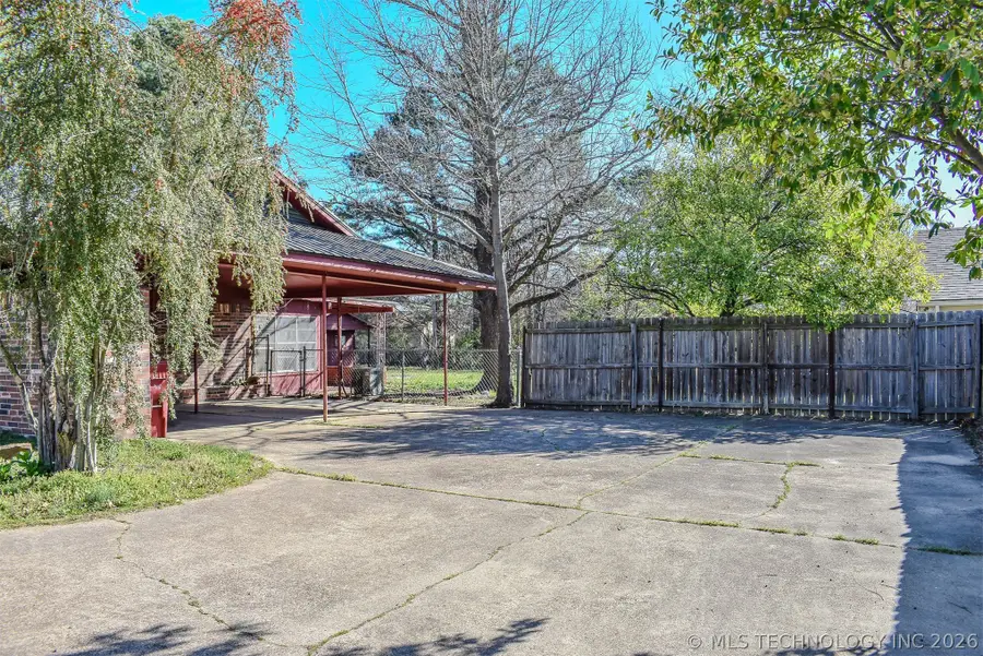 702 N 6th Street, Hugo, OK 74743 - #3