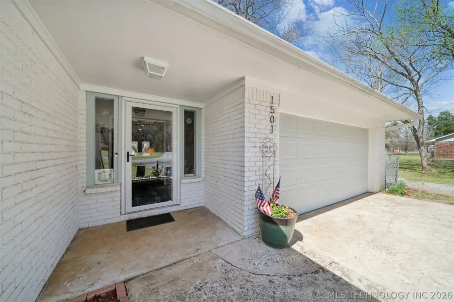 1501 N Fox Street, Chouteau, OK 74337 - #3