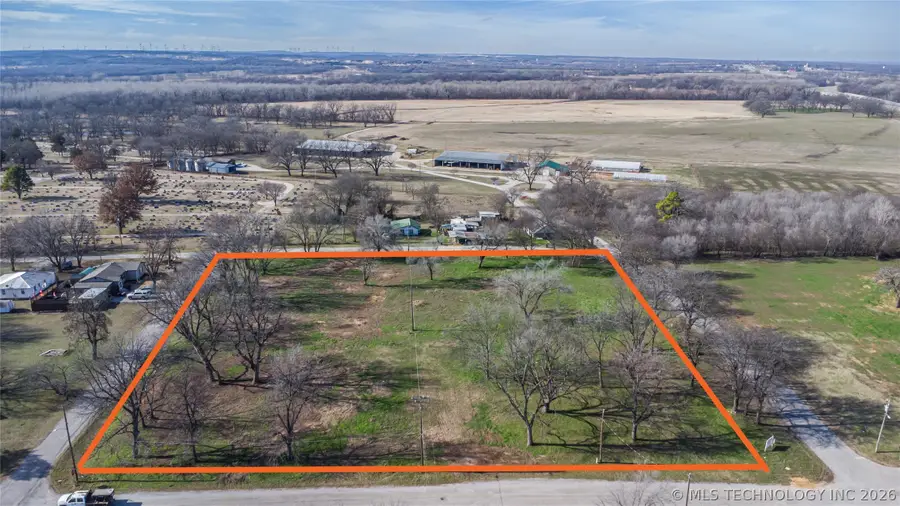 101 E Street, Davis, OK 73030 - #2