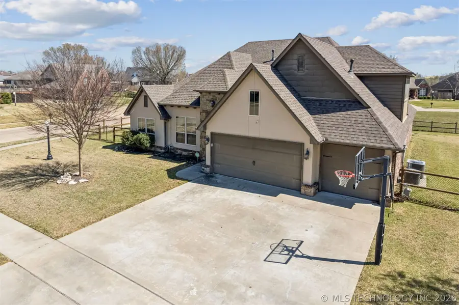 9411 N 104th East Avenue, Owasso, OK 74055 - #2