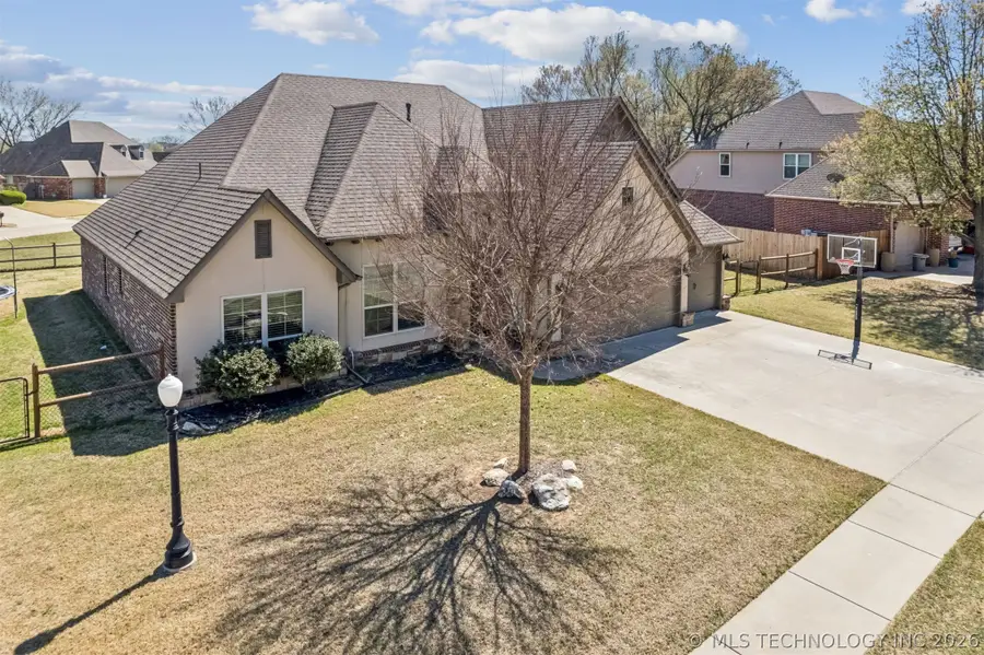 9411 N 104th East Avenue, Owasso, OK 74055 - #3