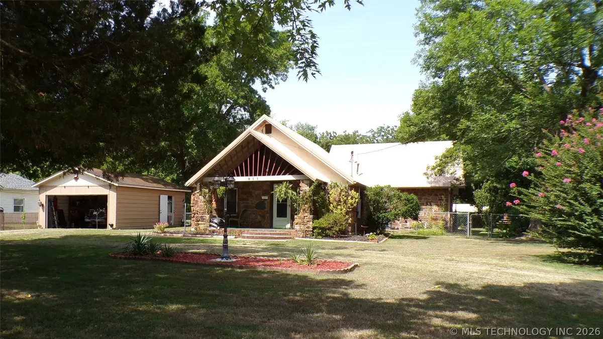 811 N State Street, Wagoner, OK 74467 - #1