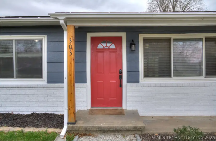 303 E Fry Place, Claremore, OK 74017 - #2