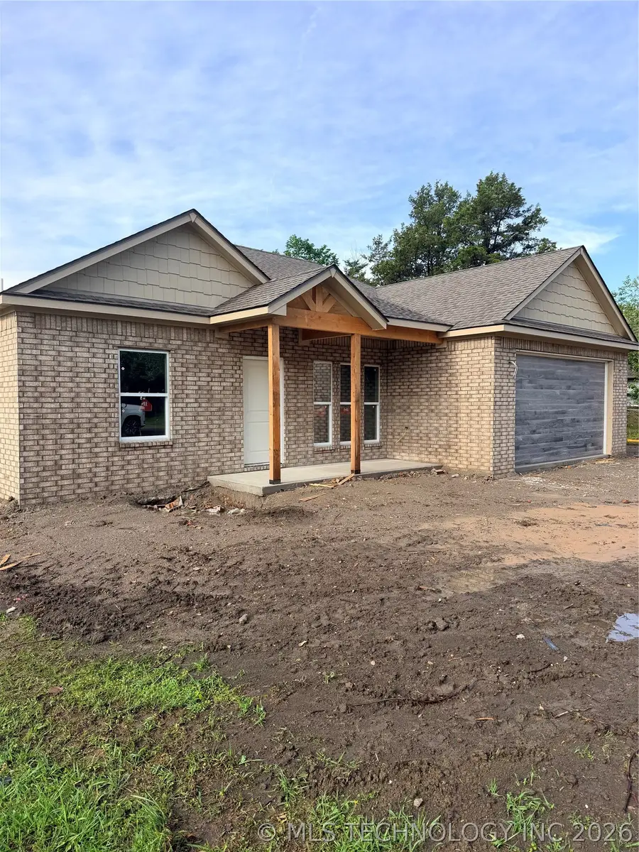 806 NE 7th Street, Wagoner, OK 74467 - #2