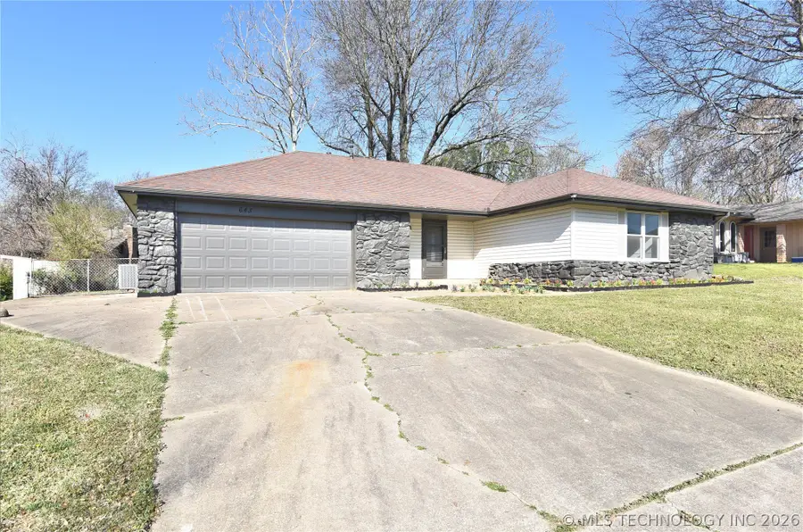 643 S Maywood Street, Claremore, OK 74017 - #2