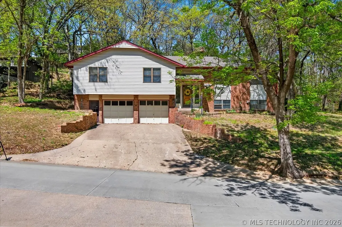 1419 SE Oakdale Drive, Bartlesville, OK 74006 - #1
