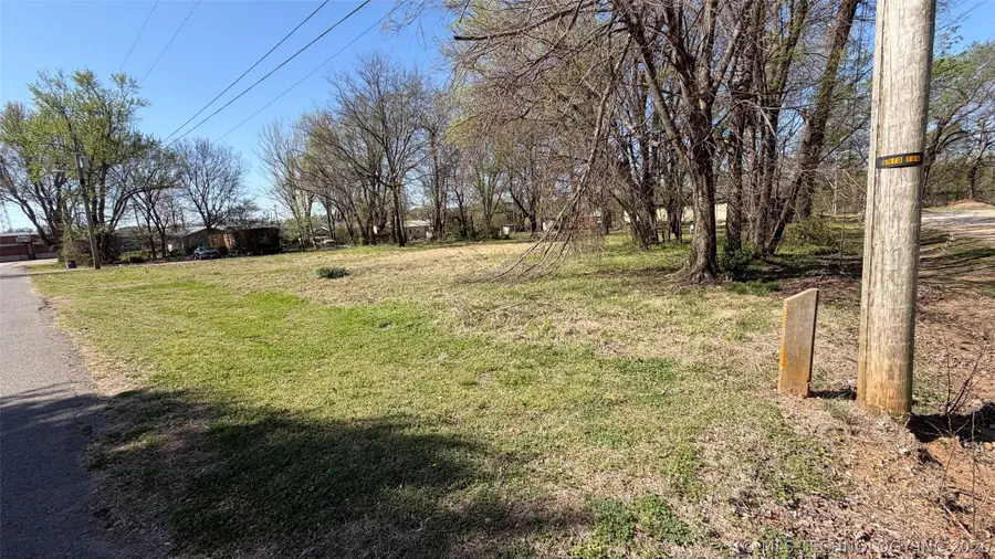 506 S Flint Avenue, Stilwell, OK 74960 - #3