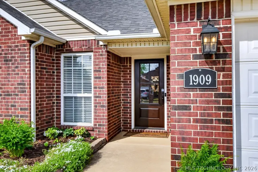 1909 Richmond Drive, Bartlesville, OK 74006 - #2