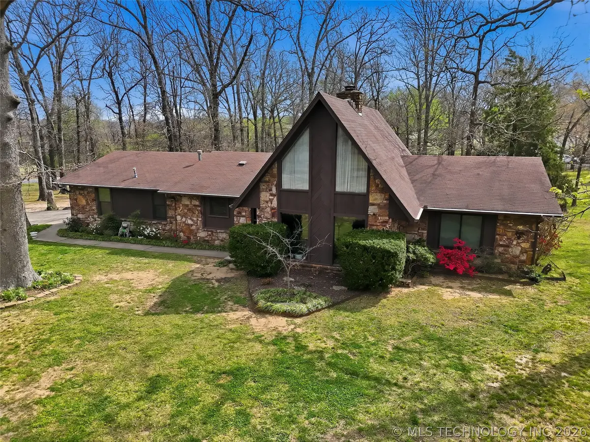 1022 W Young Avenue, Stilwell, OK 74960 - #1