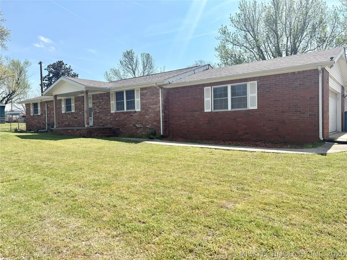 924 W Park Avenue, Checotah, OK 74426 - #1