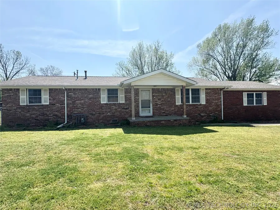 924 W Park Avenue, Checotah, OK 74426 - #3