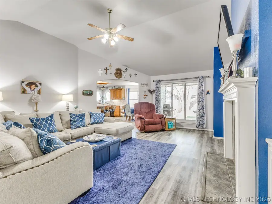 5325 Redbud Drive, Sand Springs, OK 74063 - #3