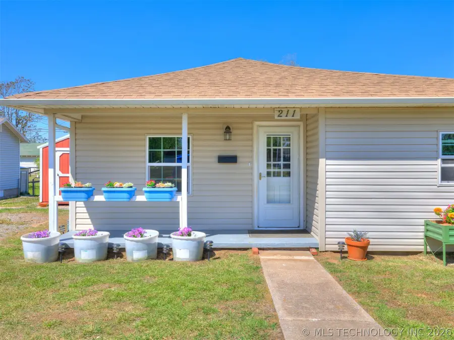 211 E 2nd Street, Stroud, OK 74079 - #2
