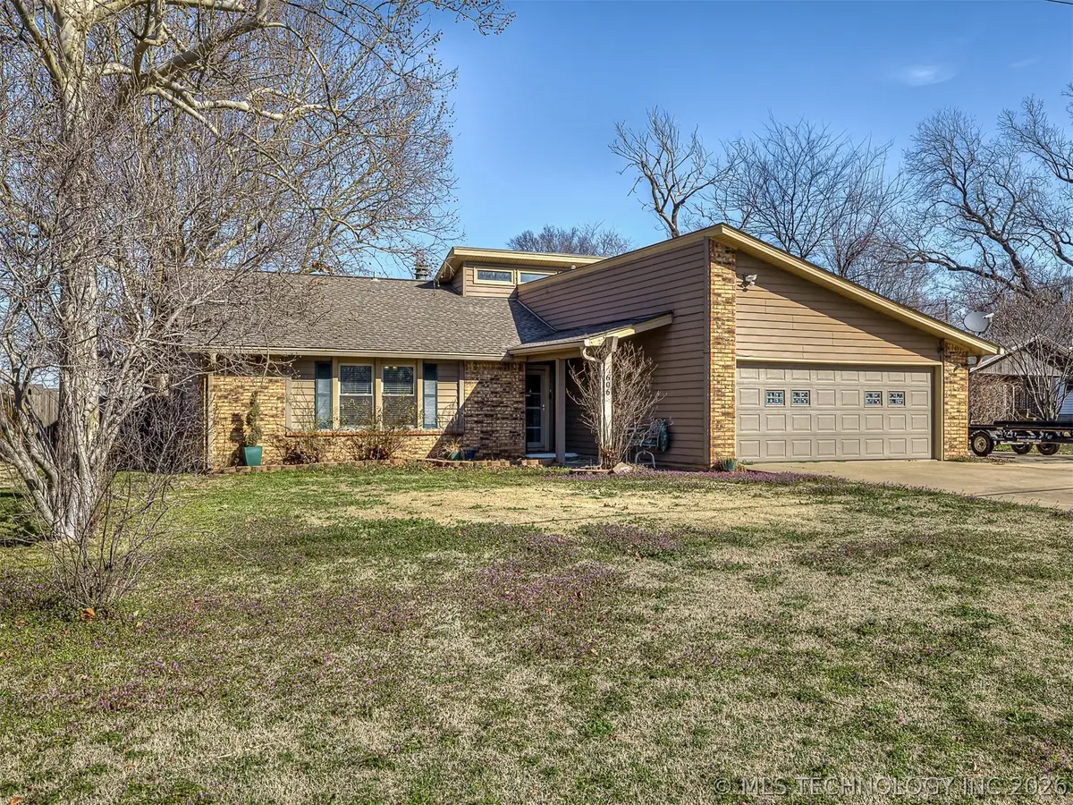 606 NW 9th Street, Wagoner, OK 74467 - #1